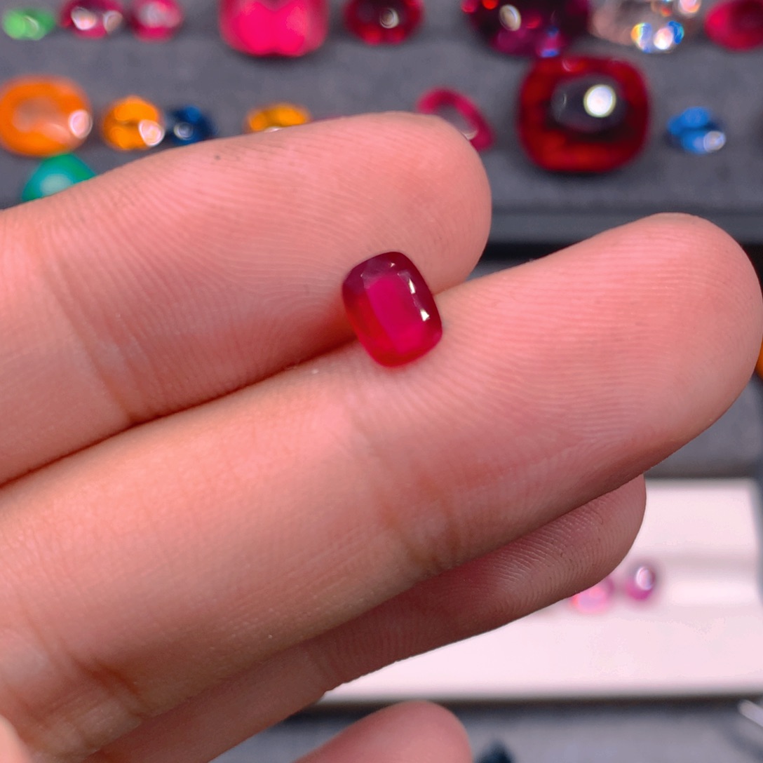 红宝石裸石未镶嵌1.04吉尔德鸽血红