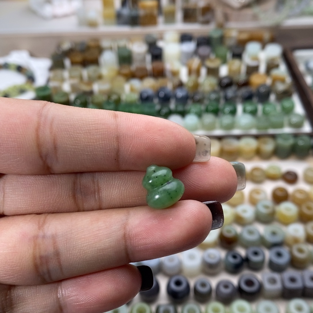 和田玉未镶嵌颈饰福利葫芦