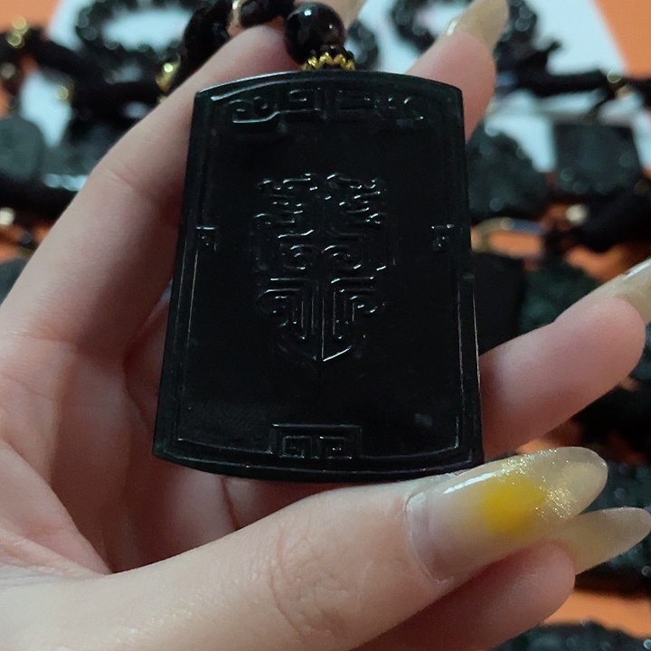 翡翠颈饰未镶嵌安*顽