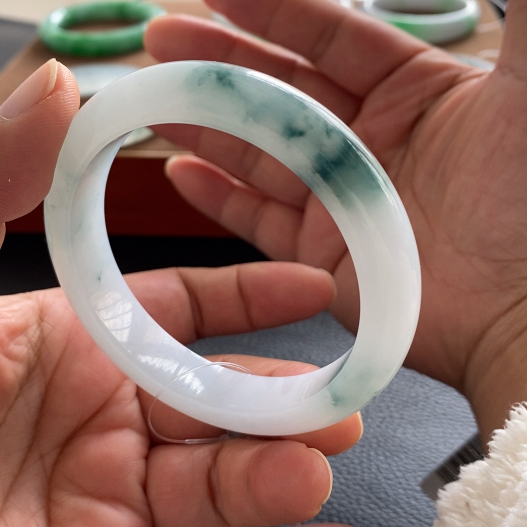 旭***柔翡翠未镶嵌手镯天然翡翠手镯