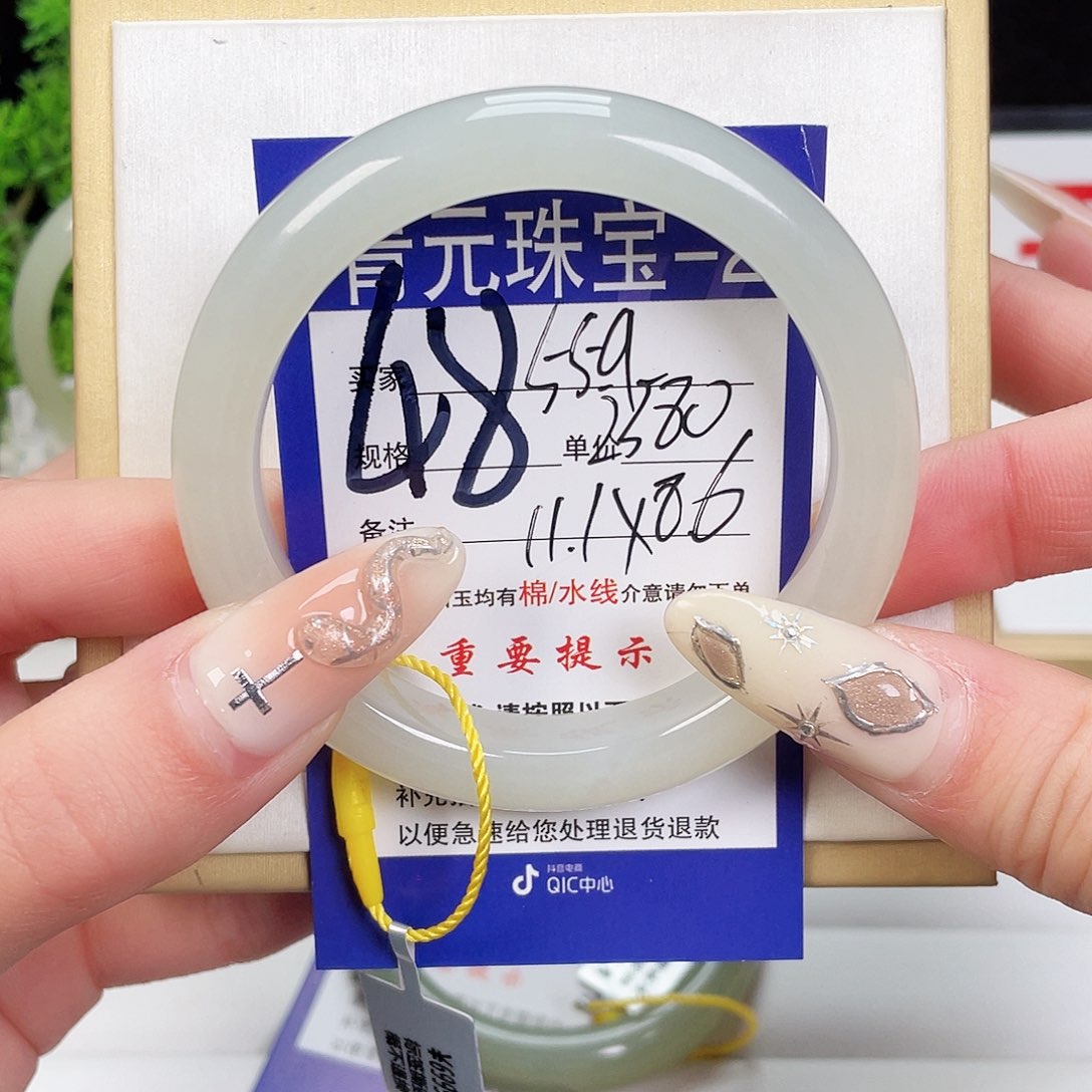 和田玉手镯未镶嵌