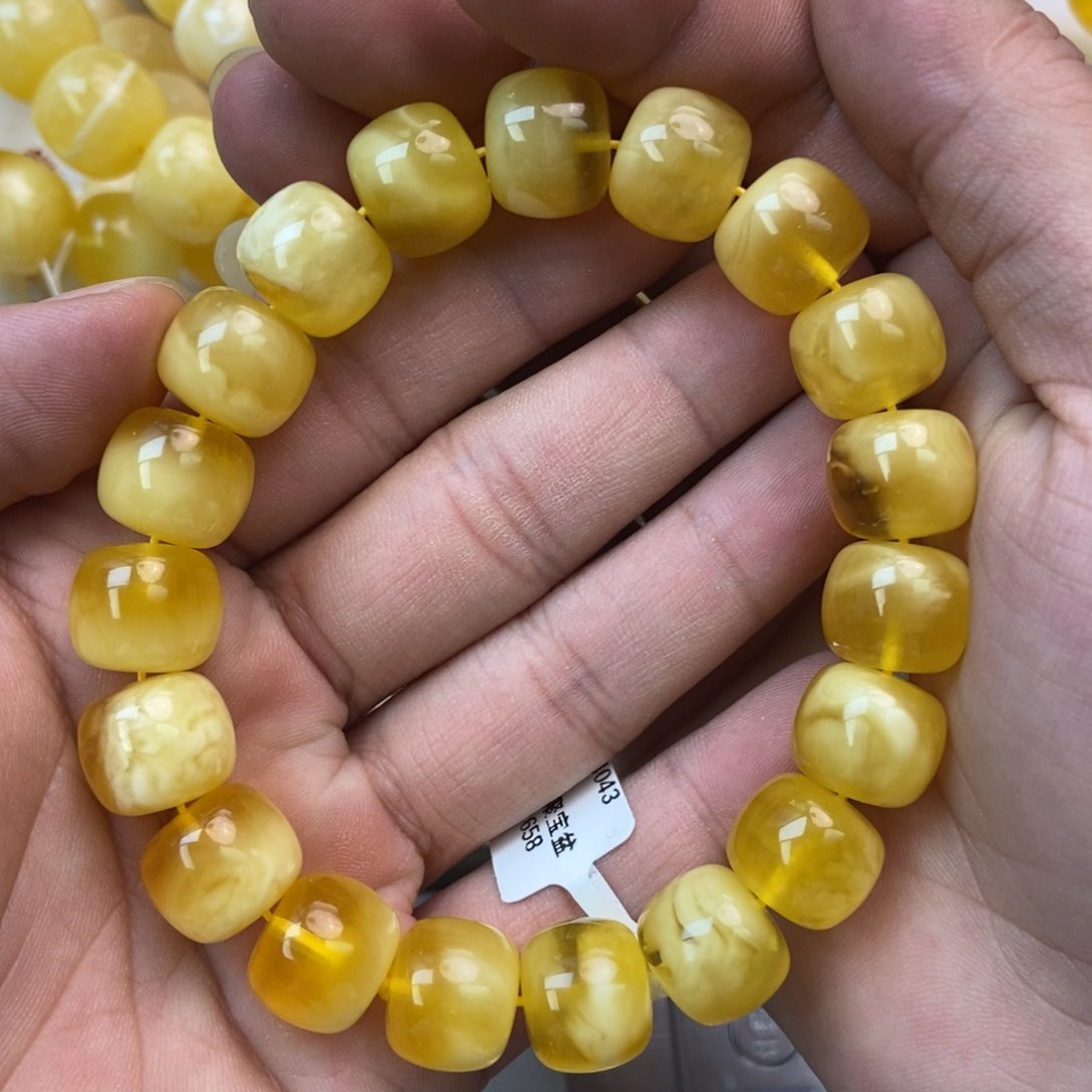 未镶嵌琥珀珠宝奇石1