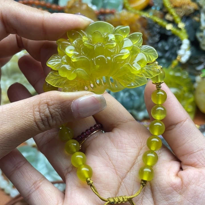 蛇纹石玉未镶嵌吊坠