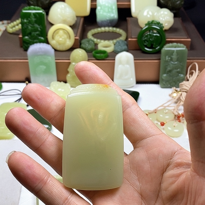 和田玉（糖玉）未镶嵌珠宝奇石