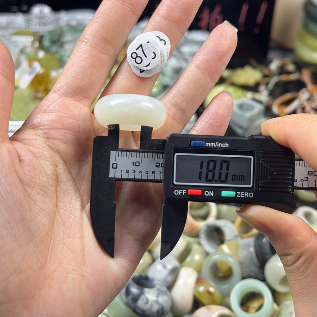 蛇纹石玉未镶嵌戒指