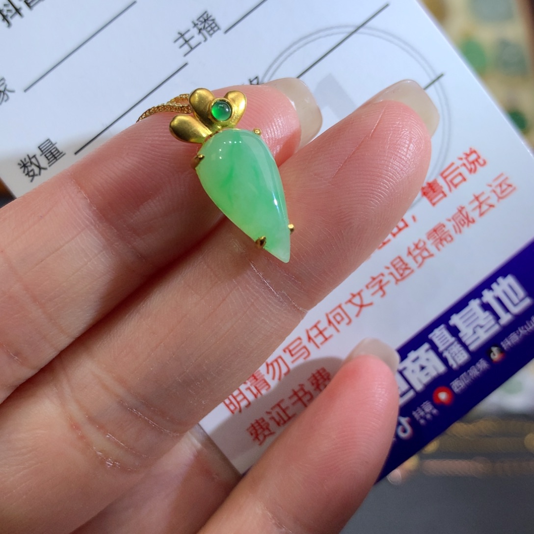 翡翠颈饰18K金镶嵌翡翠吊坠的未镶嵌