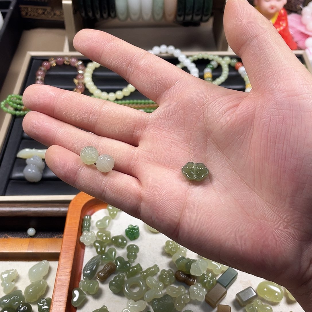 *****和田玉未镶嵌颈饰