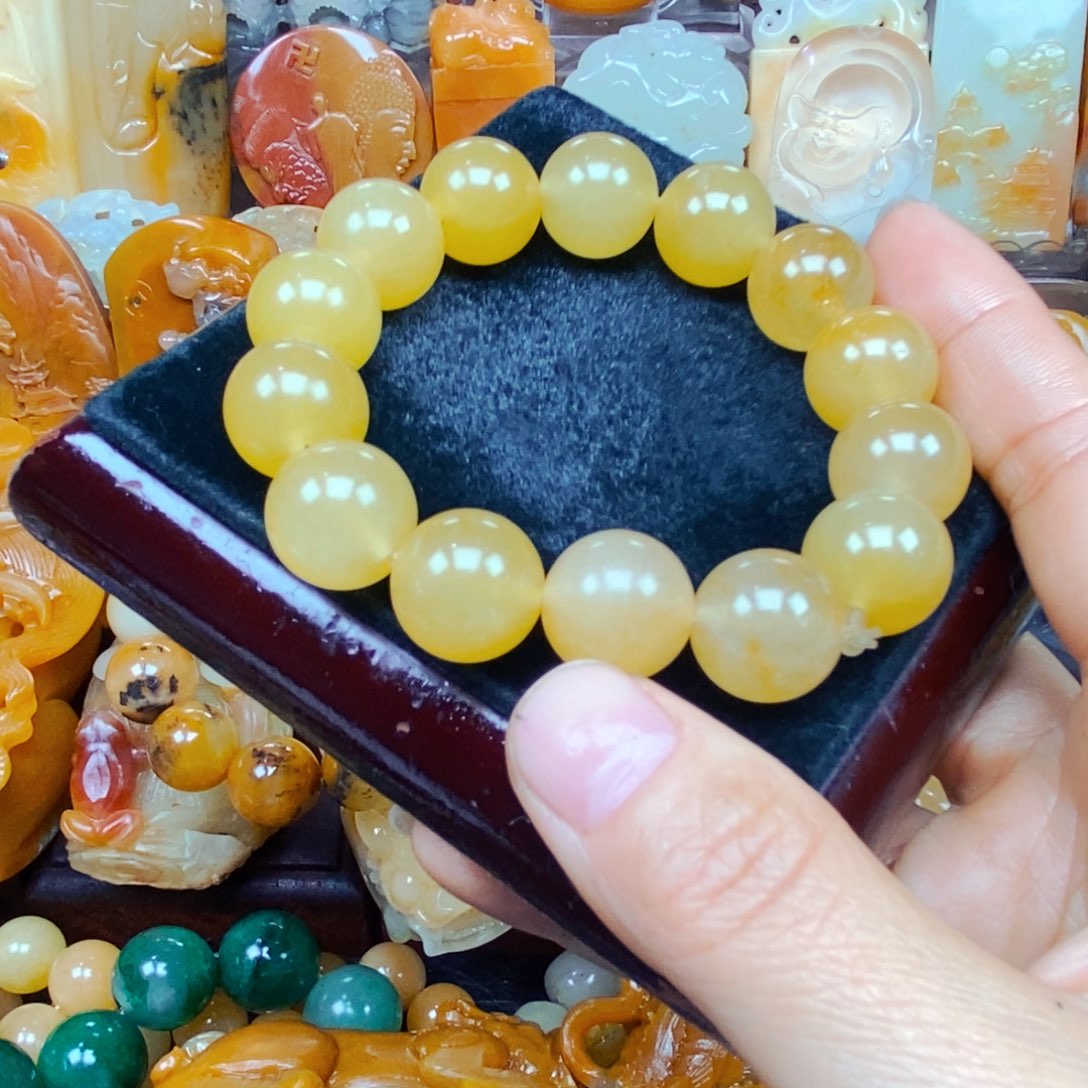 石英质玉（黄龙玉）颈饰未镶嵌