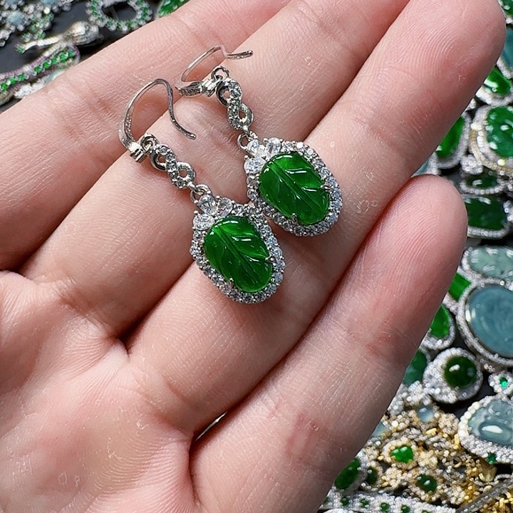 翡翠颈饰未镶嵌天然A货翡翠放漏