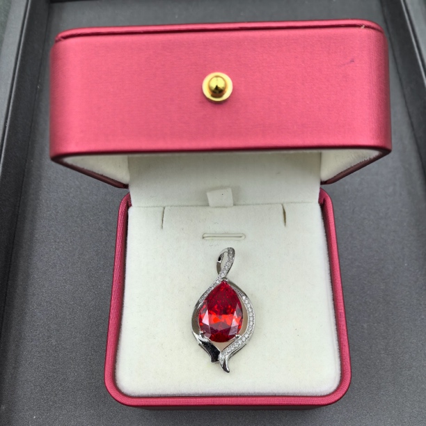  【经典永恒  光芒四射】 吊坠 GDJ9695