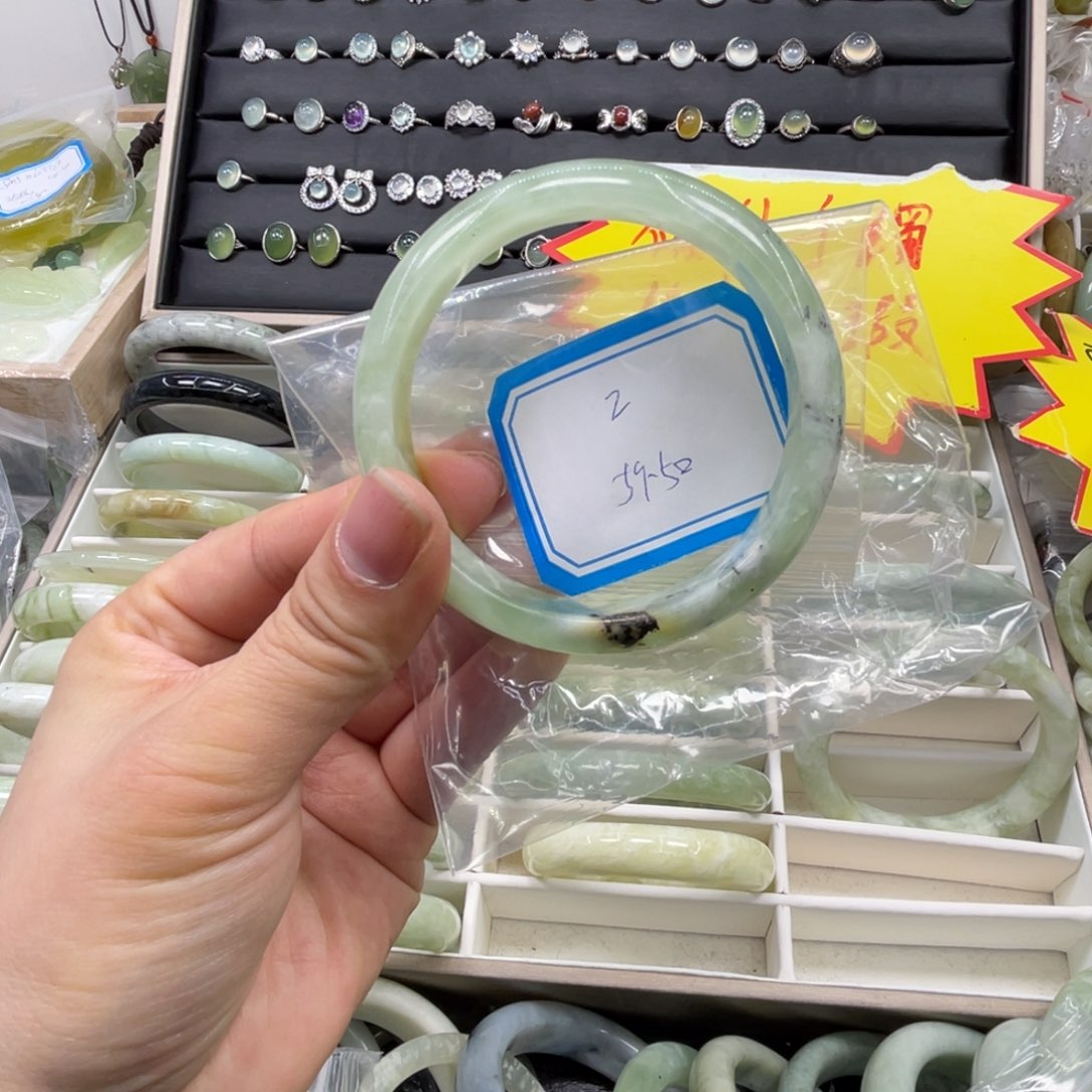 蛇纹石玉手镯未镶嵌