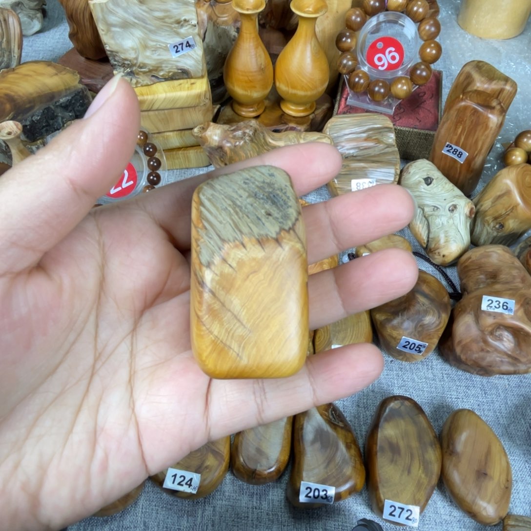 淡***志柏木太行崖柏随形手把有裂介意慎拍