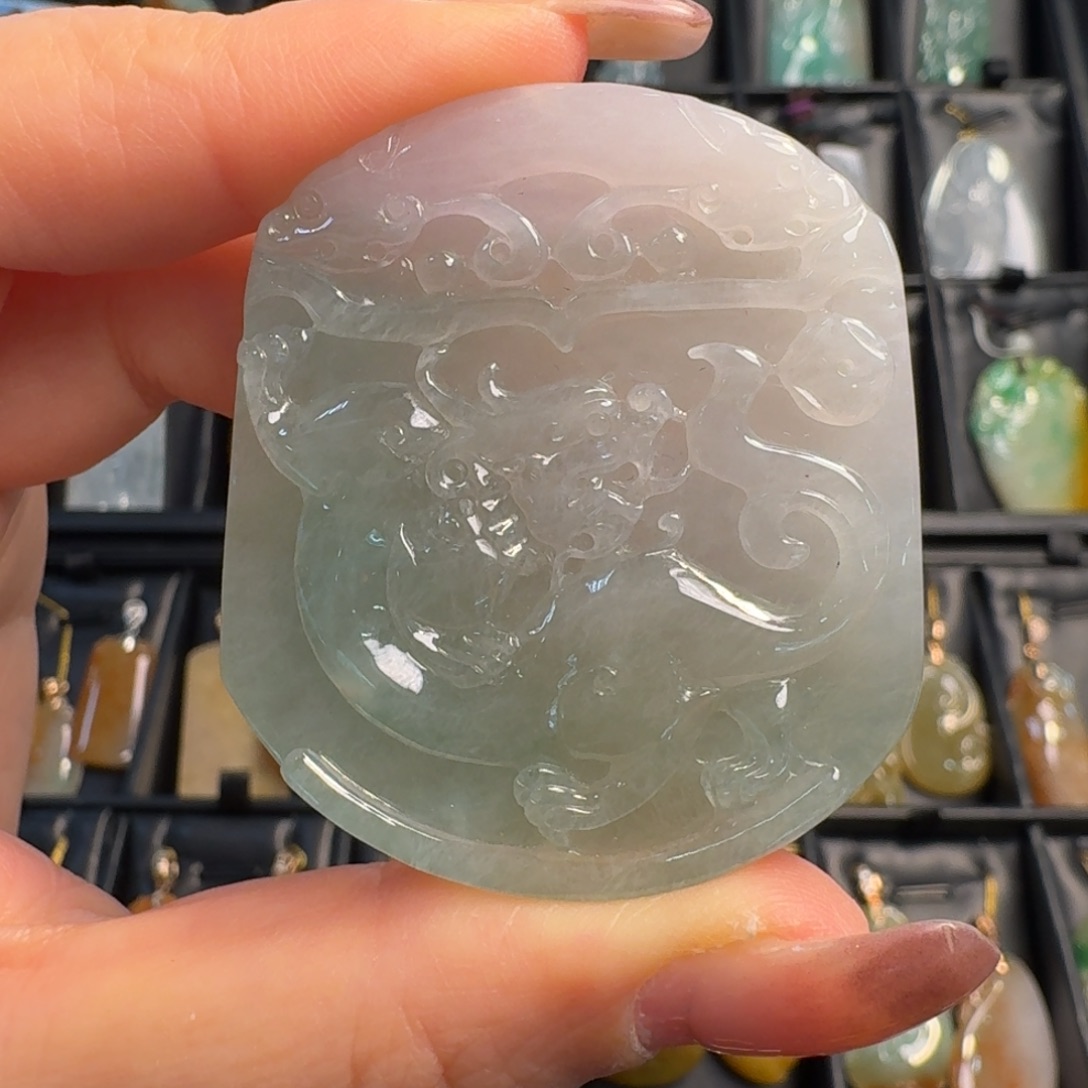 翡翠未镶嵌颈饰龙牌