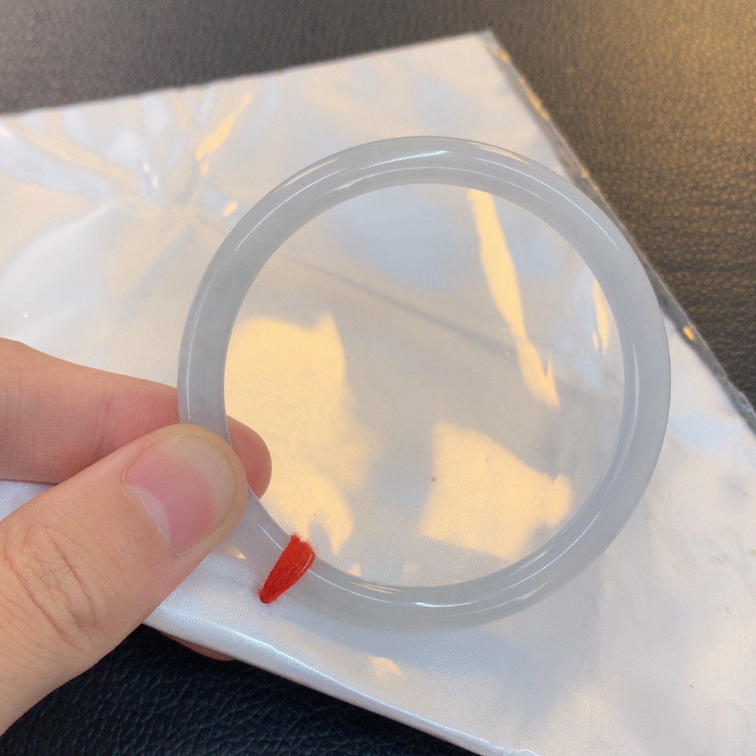 翡翠手镯未镶嵌翡翠