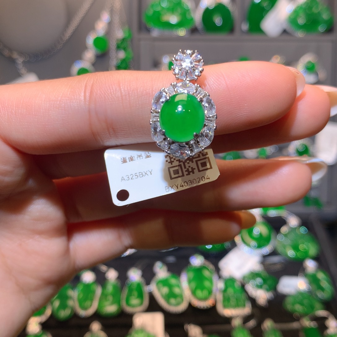 翡翠颈饰银S925镶嵌蛋面