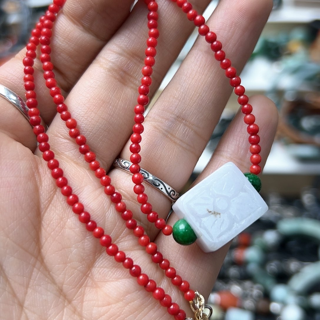 翡翠颈饰未镶嵌吊坠