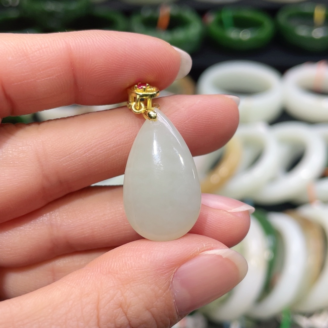 吊坠(不含链)未镶嵌和田玉瑕疵