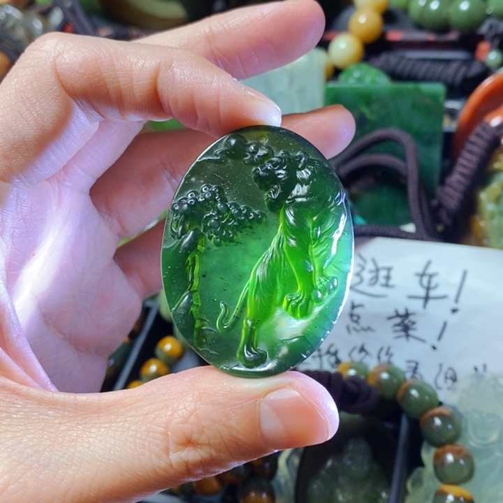 蛇纹石玉颈饰未镶嵌