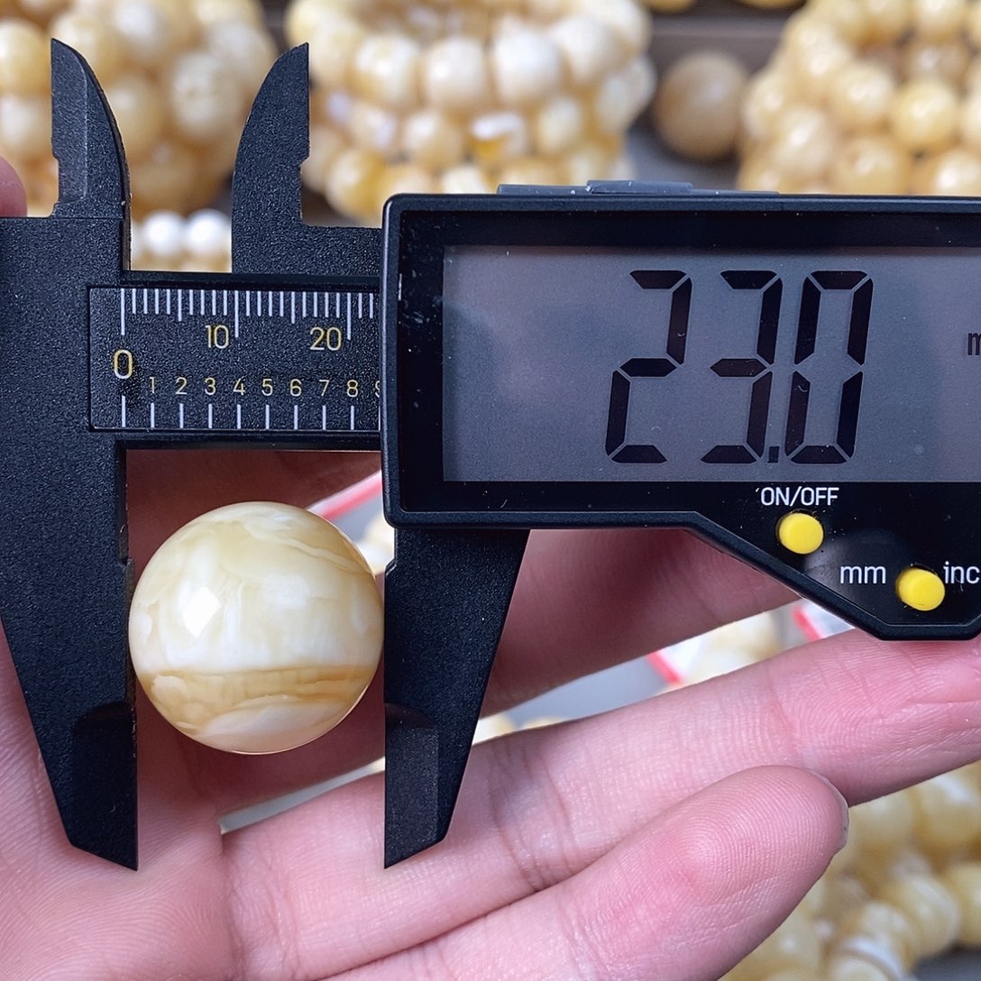 蜜蜡未镶嵌珠宝奇石