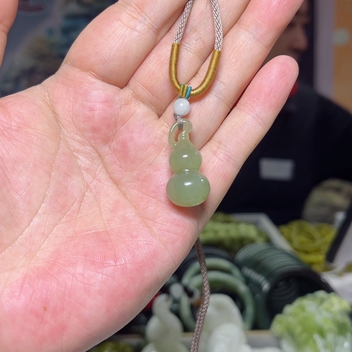 和田玉颈饰未镶嵌关*人