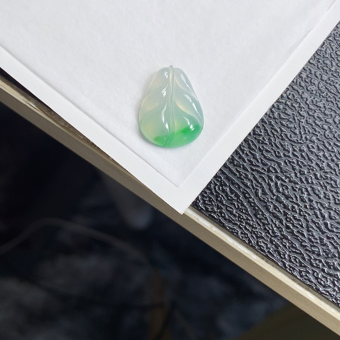 吊坠(不含链)18K金镶嵌翡翠叶子