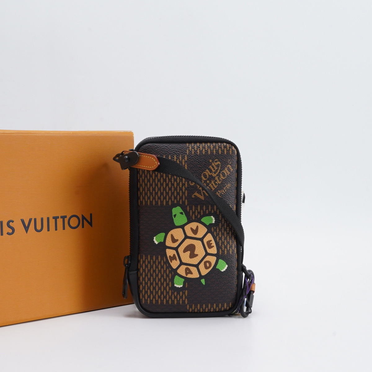 95新 LouisVuitton/路易威登 【周周】nigo手机包/BG22000280