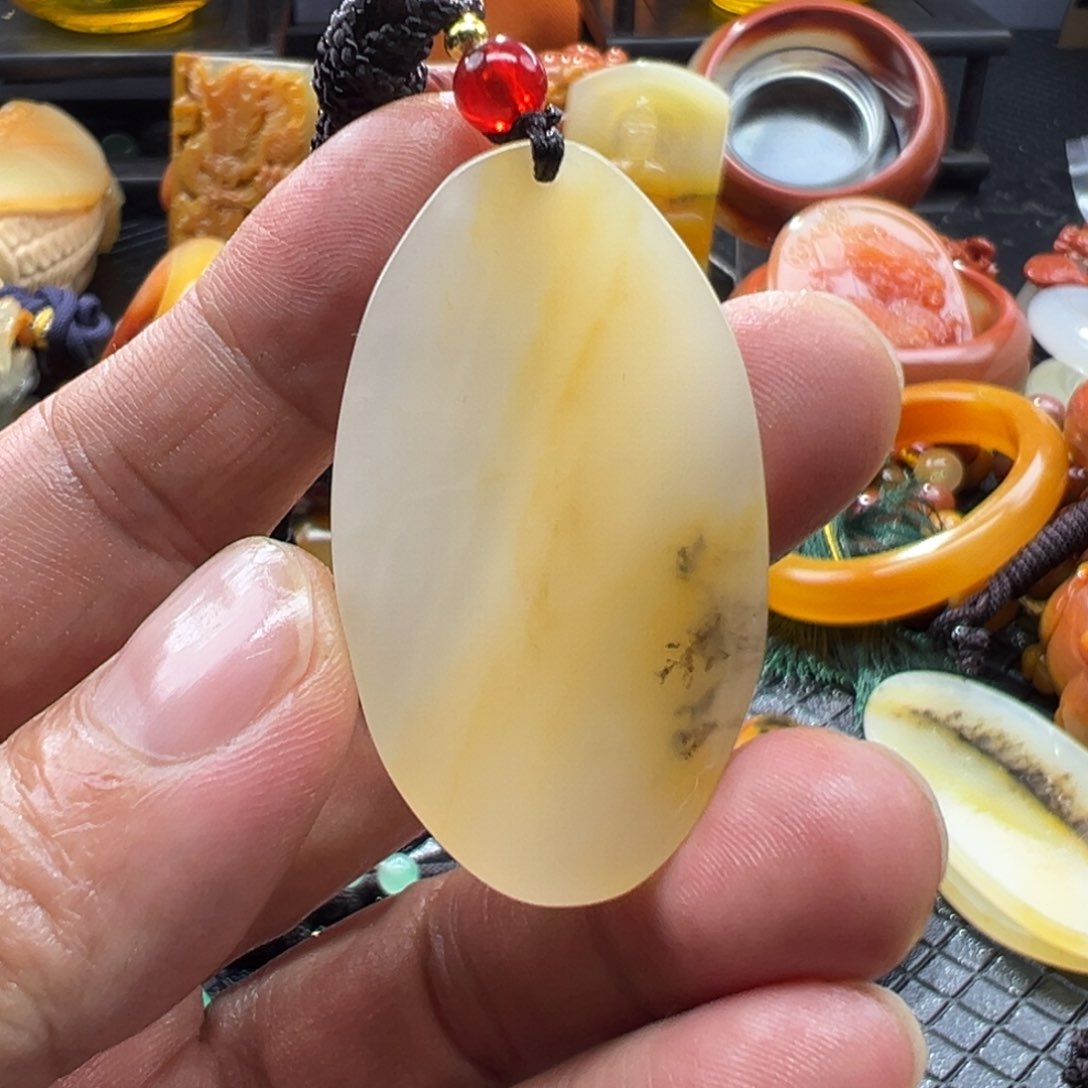 石英质玉未镶嵌颈饰