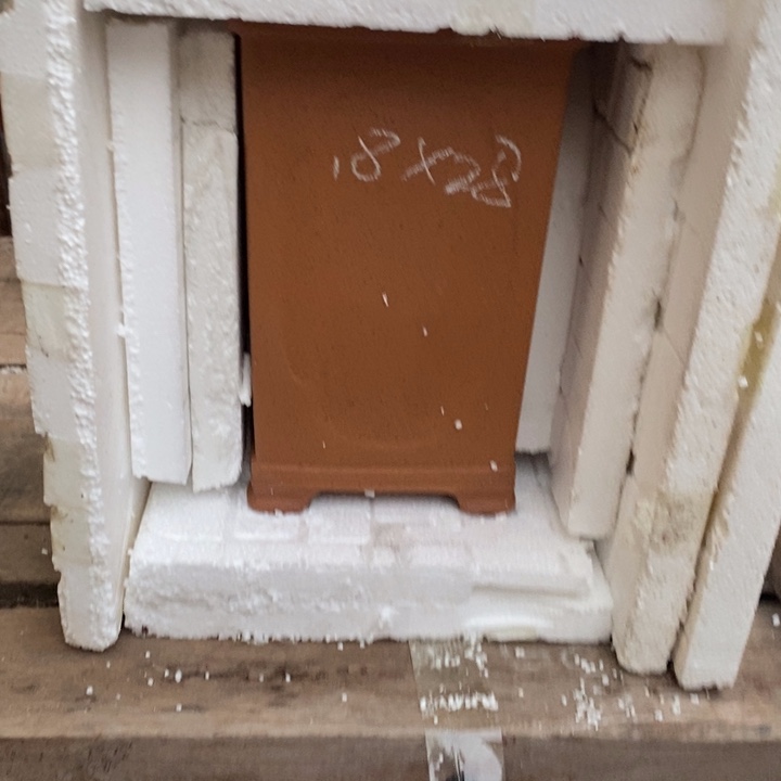 紫砂花盆只顾看手机的日子