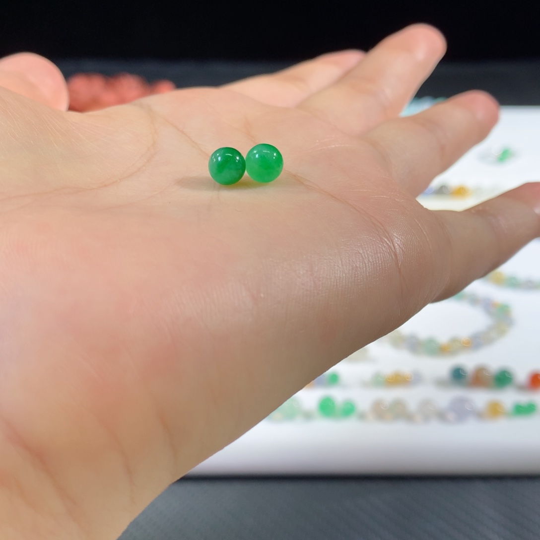 翡翠手串未镶嵌冰绿单珠一对