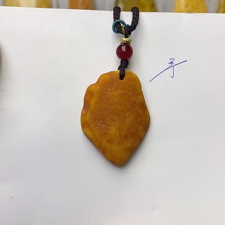 未镶嵌琥珀珠宝奇石