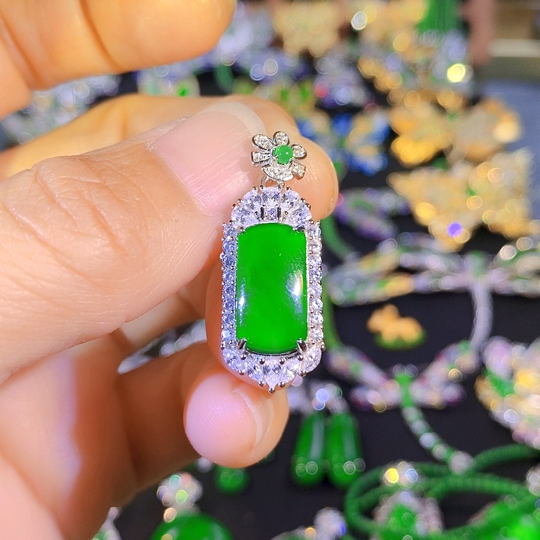 颈饰银S925镶嵌翡翠