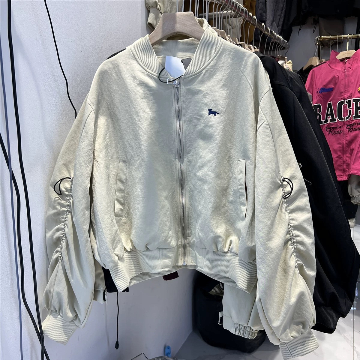 超级干练精神的棒球服夹克