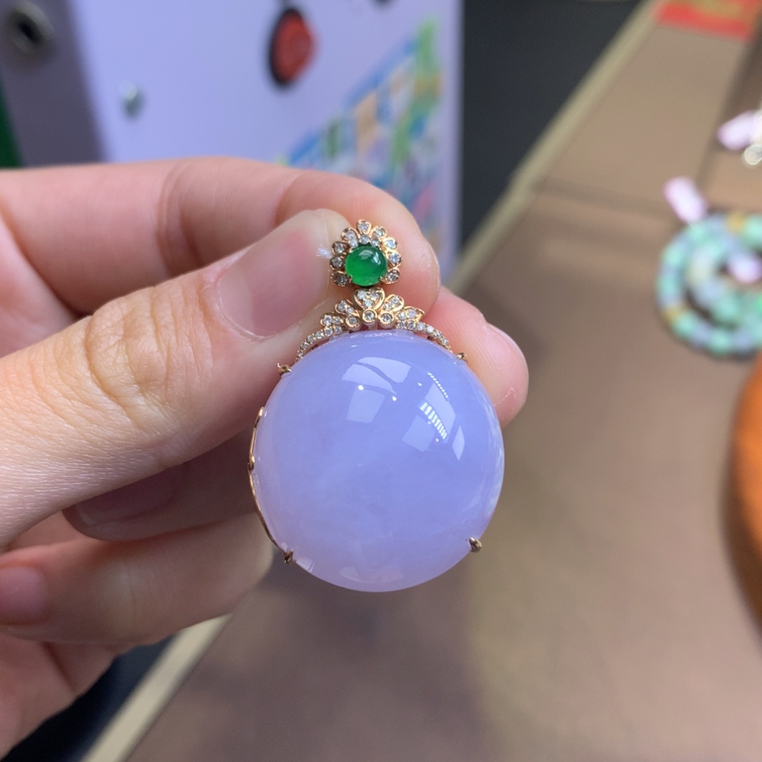 翡翠18K金镶嵌颈饰翡翠