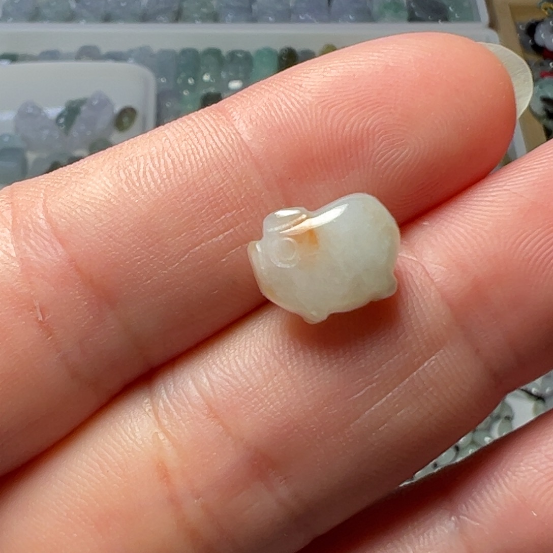 翡翠未镶嵌颈饰通孔小猪一个9.99