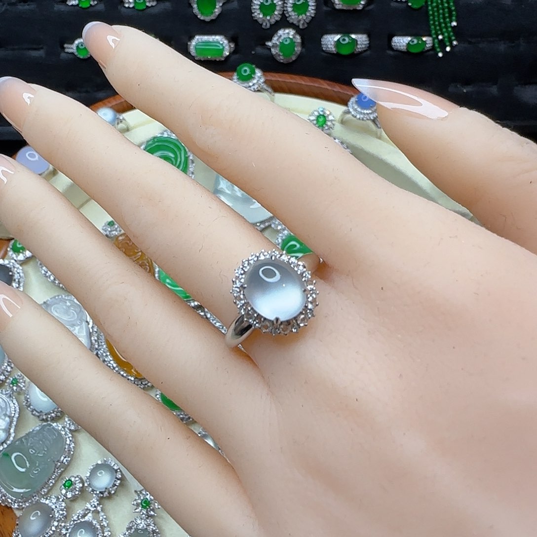 18K金镶嵌戒指翡翠天然翡翠