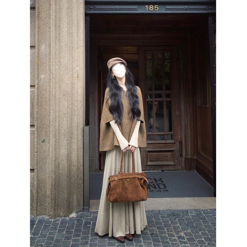 MARIE.COCO秋季新款小香风斗篷披肩外套设计感软糯针织连衣裙套装