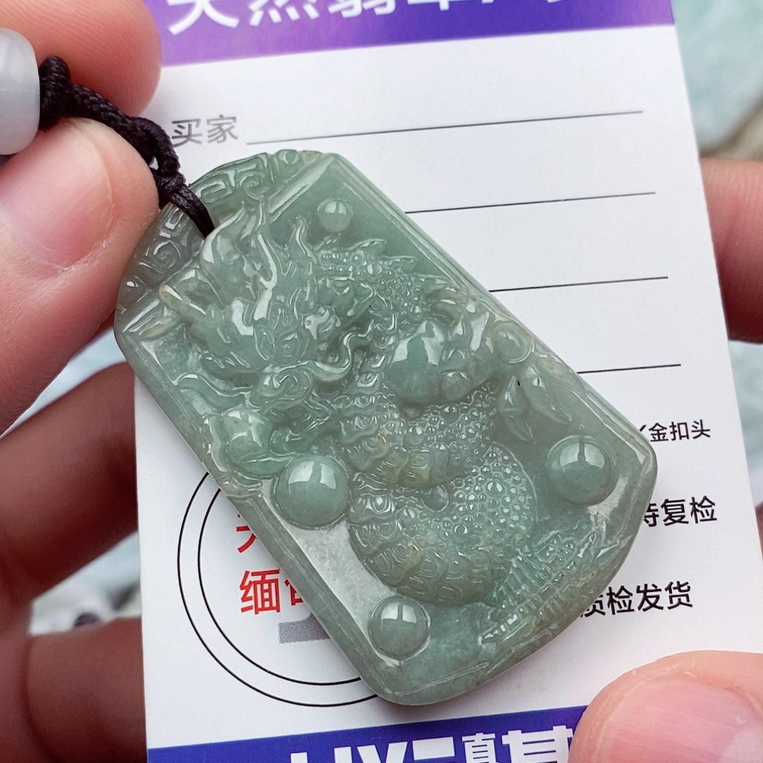 翡翠挂件未镶嵌翡翠