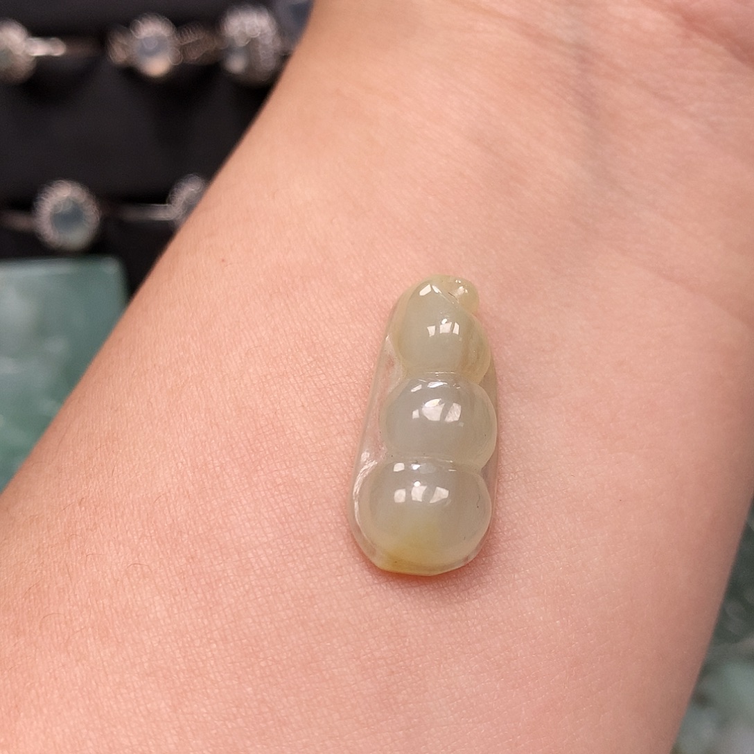 翡翠未镶嵌颈饰黄翡福豆