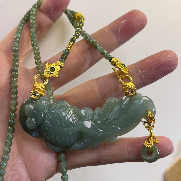 翡翠吊坠(赠链)未镶嵌代编织