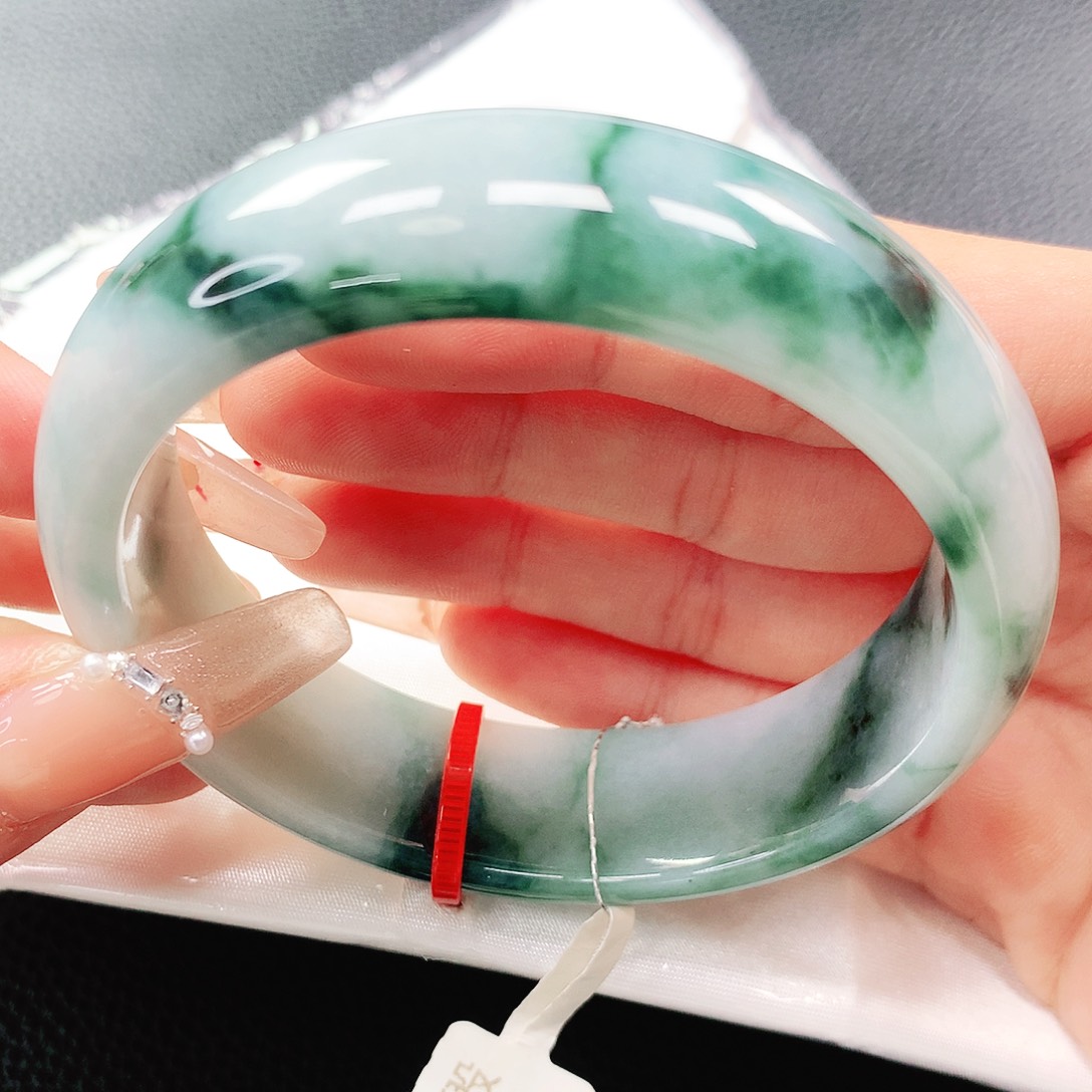 翡翠手镯未镶嵌59圈