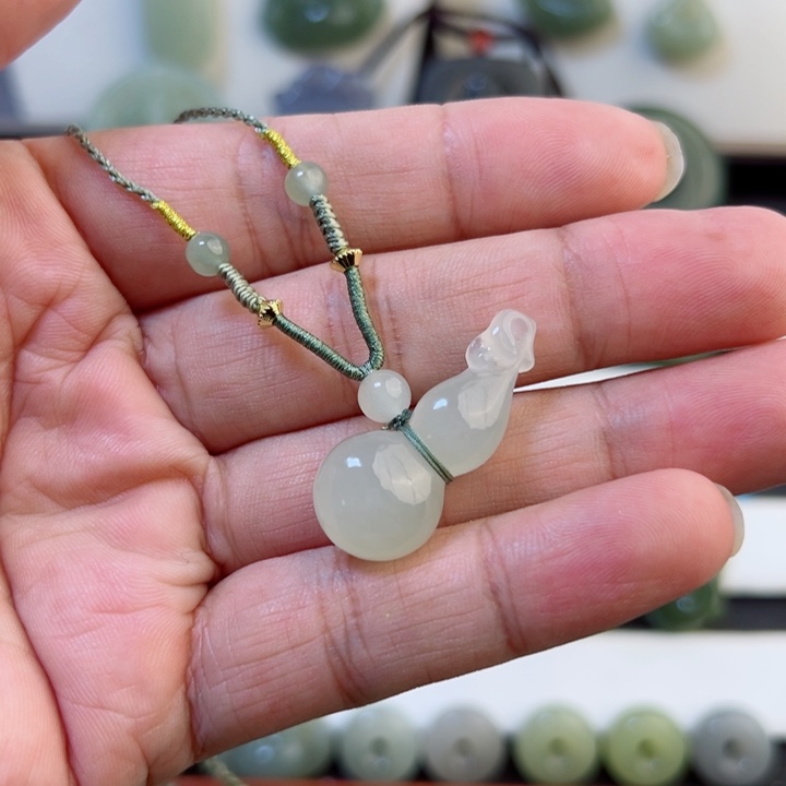 吊坠(赠链)未镶嵌和田玉666