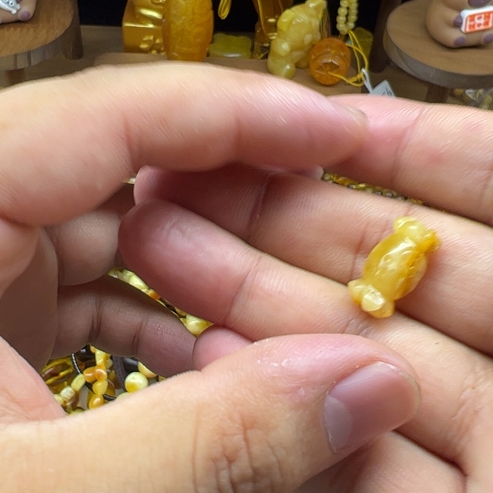 琥珀未镶嵌珠宝奇石