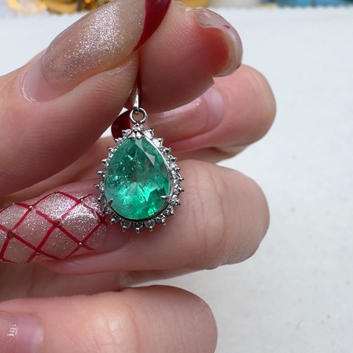 祖母绿颈饰未镶嵌