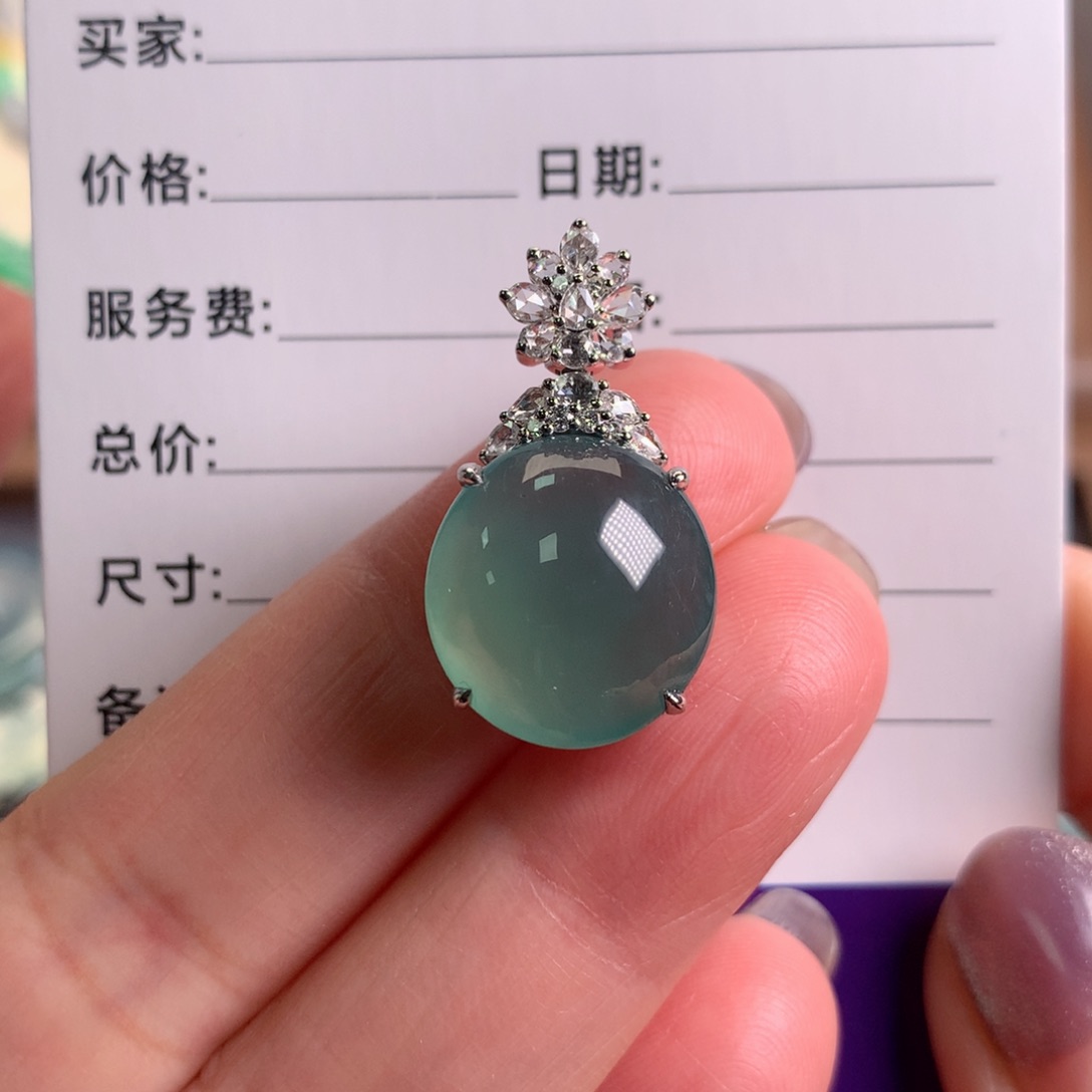 翡翠颈饰18K金镶嵌蛋面