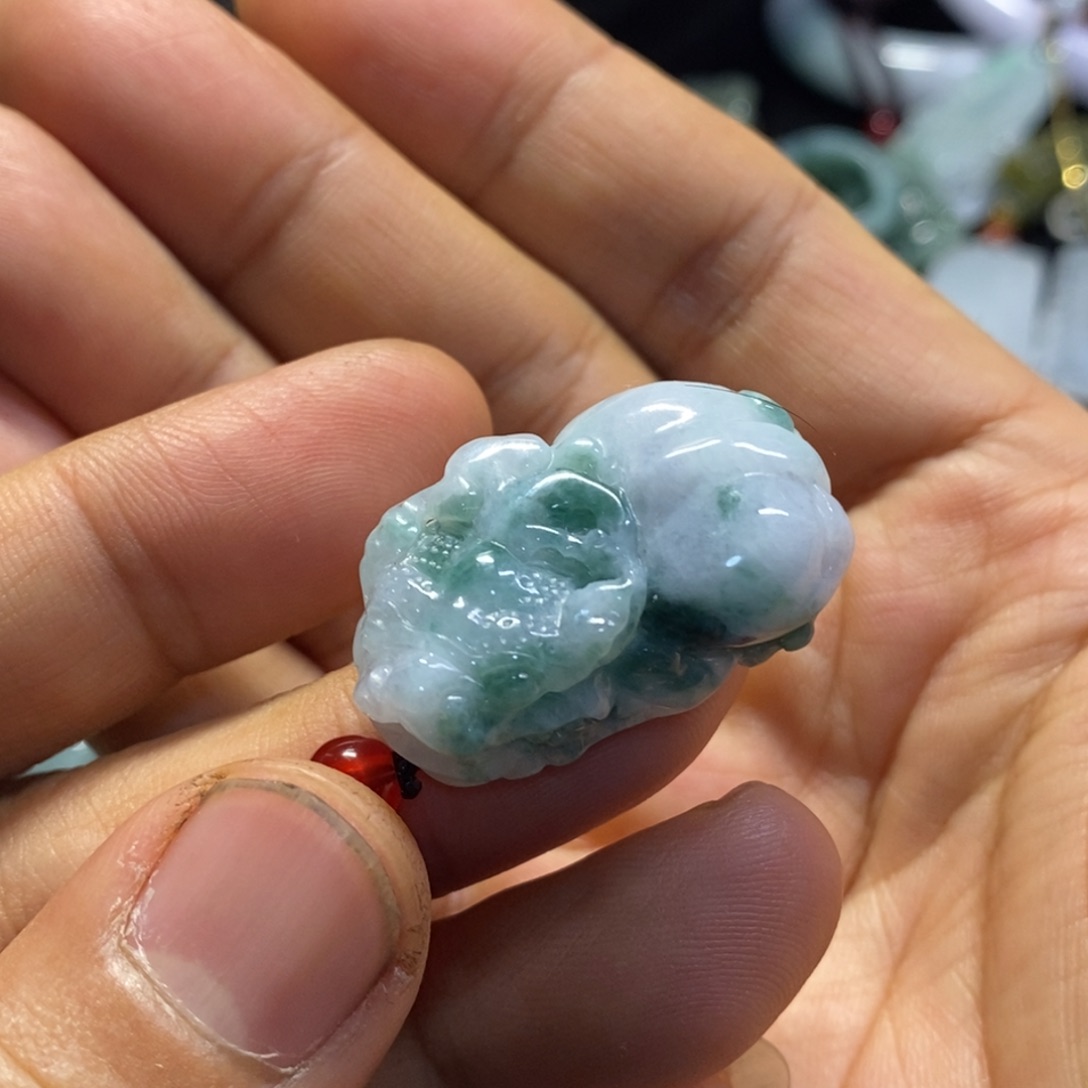 翡翠未镶嵌颈饰天然缅甸翡翠A货飘花貔貅吊坠