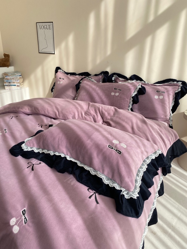 满满爱家纺2025年新款牛奶绒床盖四件套