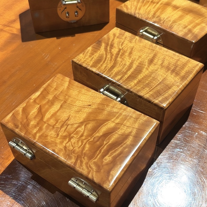 【闪购商品】伸***腰金丝楠木，。，，，