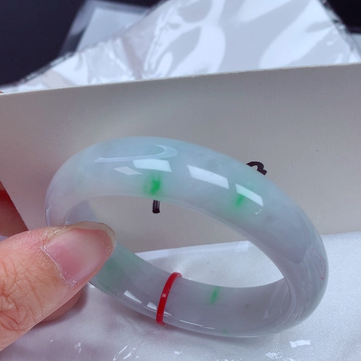 翡翠手镯未镶嵌翡翠