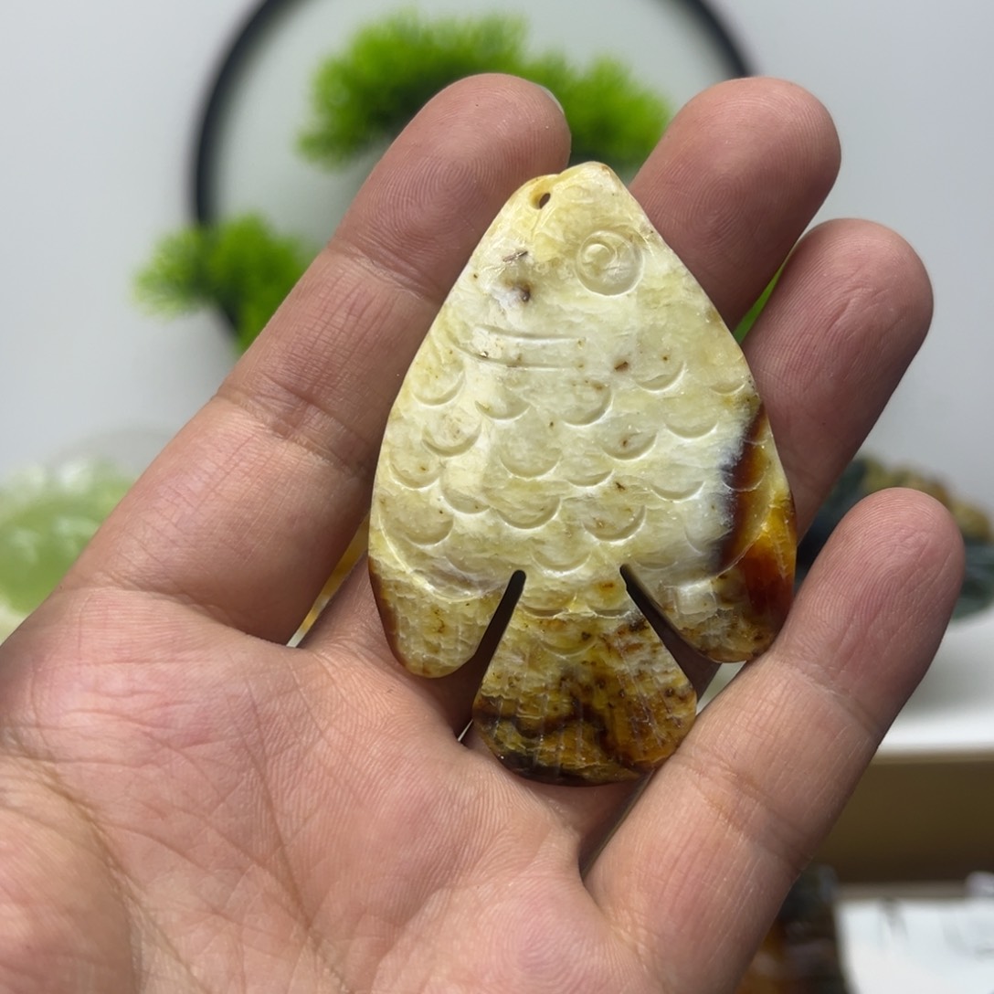 蛇纹石玉颈饰未镶嵌