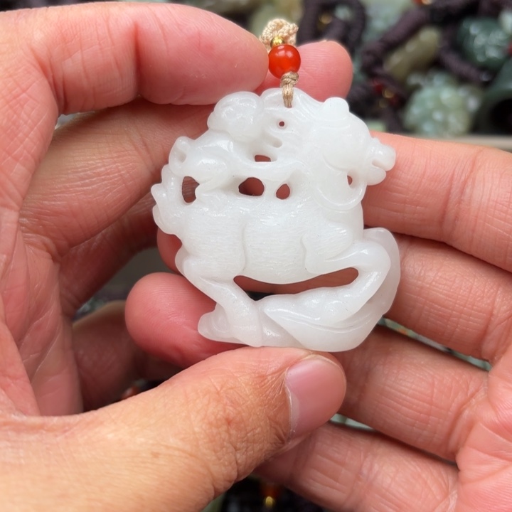 和田玉吊坠未镶嵌